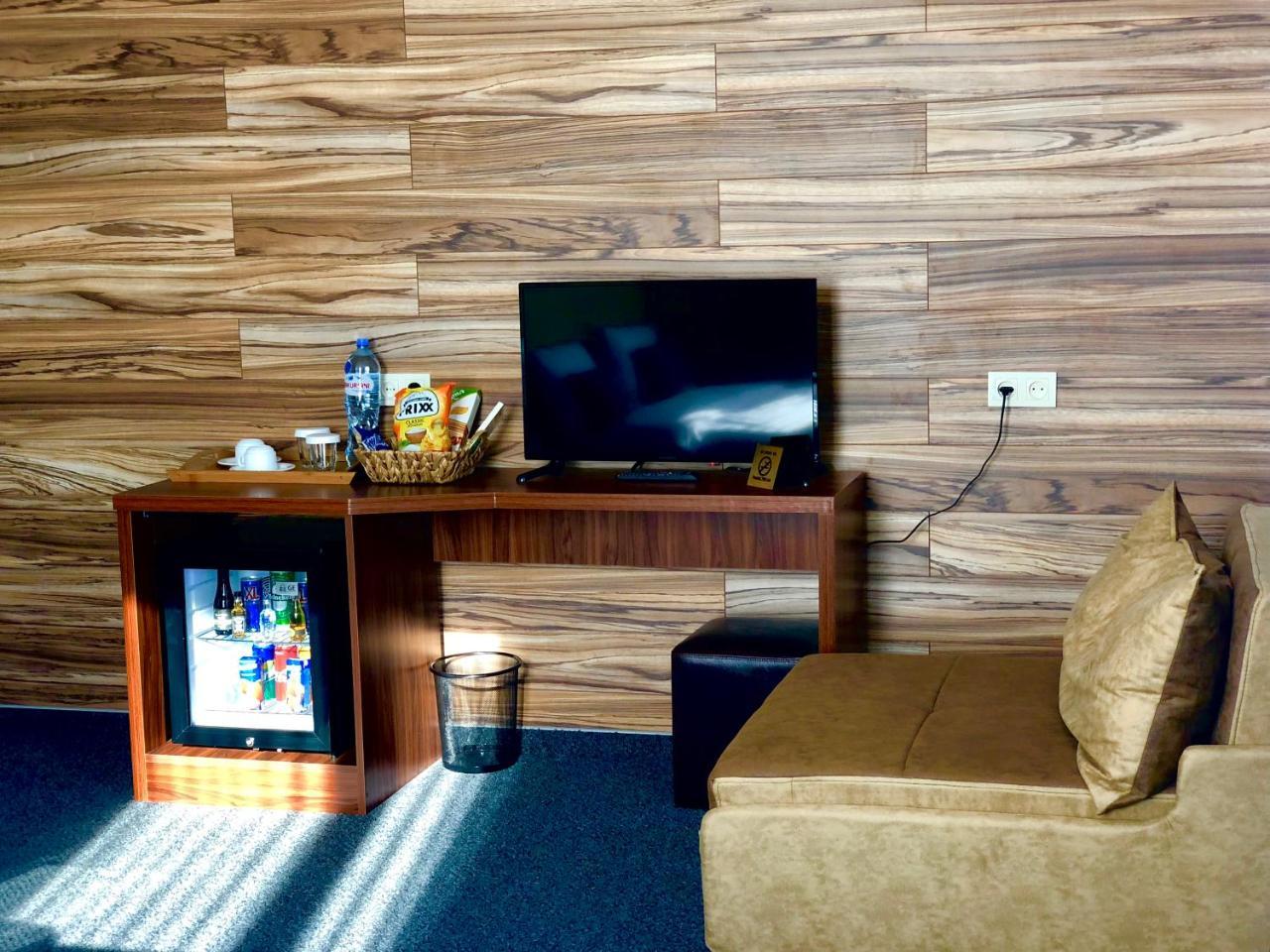 Tbili Hotel Tbilisi Bagian luar foto