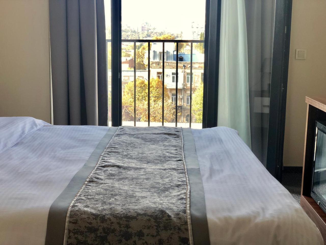 Tbili Hotel Tbilisi Bagian luar foto