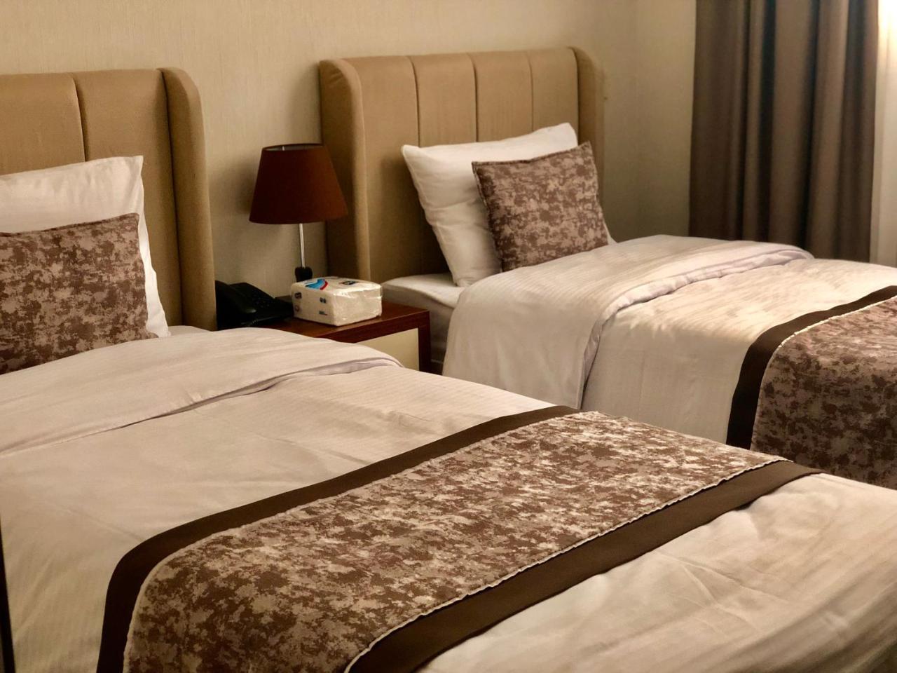 Tbili Hotel Tbilisi Bagian luar foto