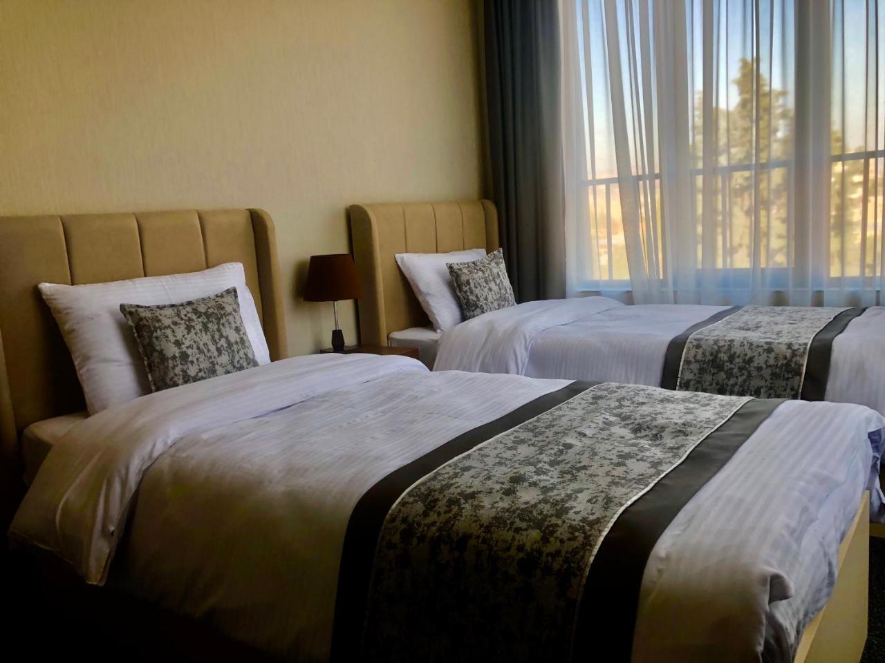 Tbili Hotel Tbilisi Bagian luar foto