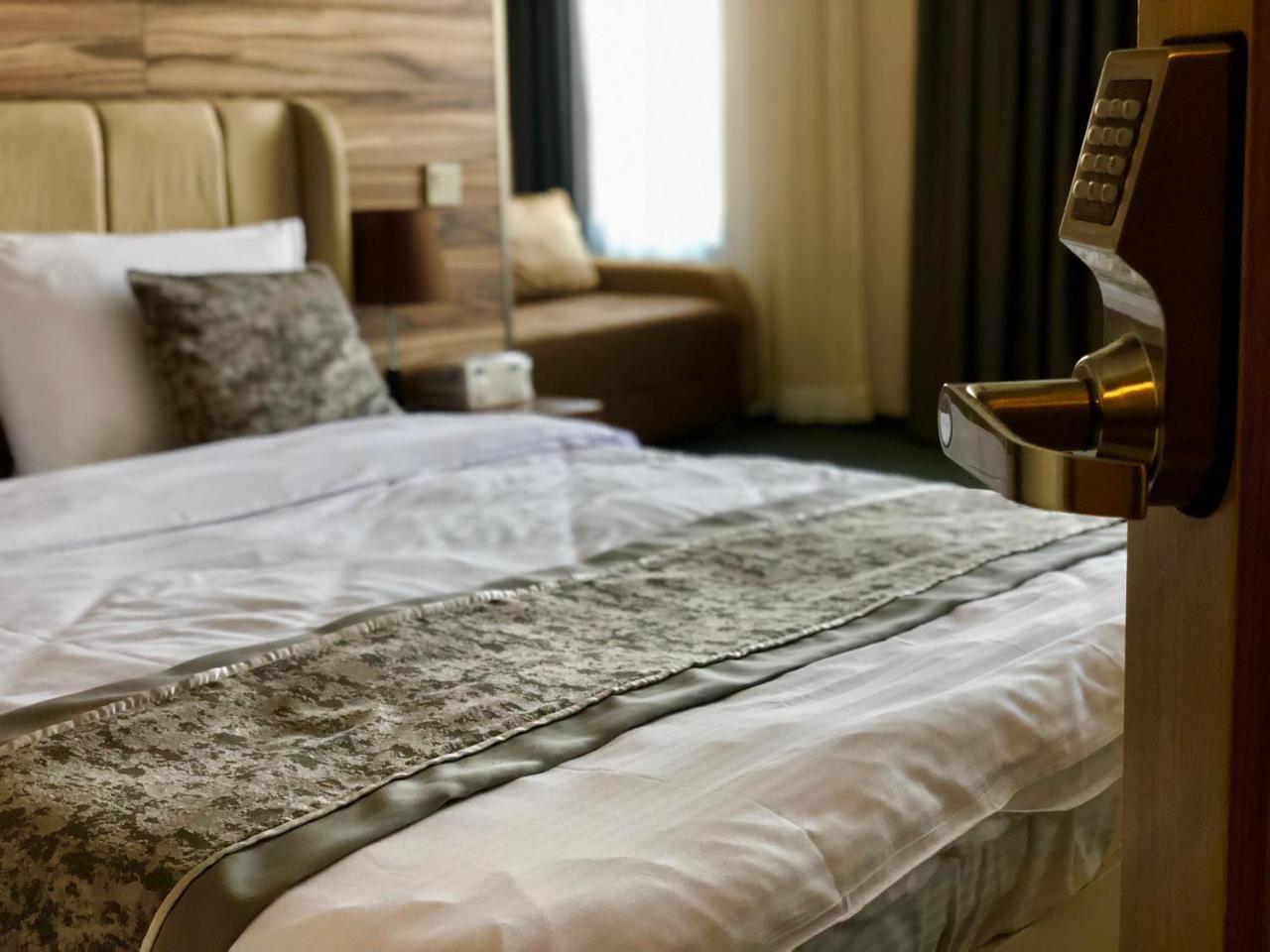 Tbili Hotel Tbilisi Bagian luar foto