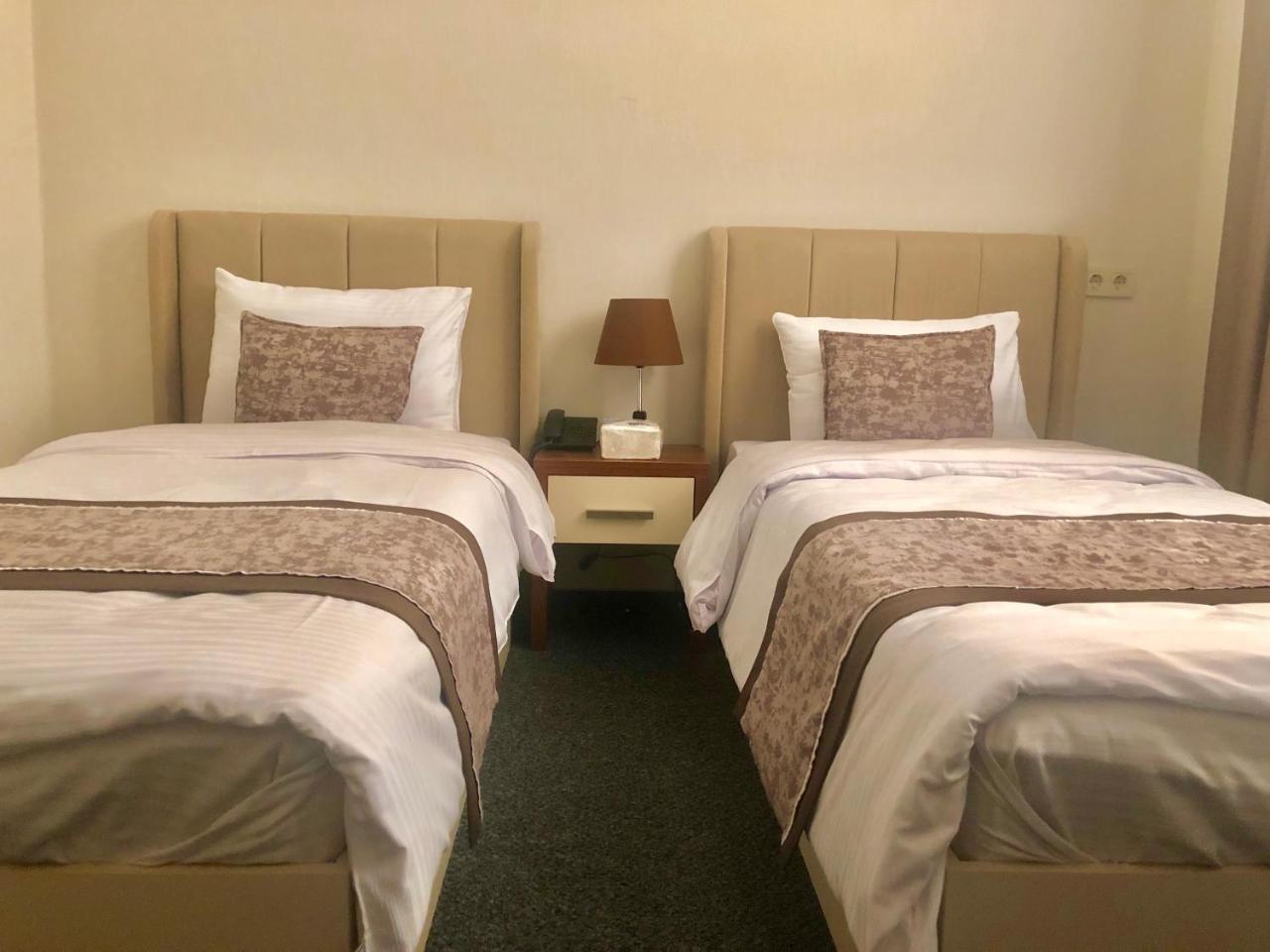 Tbili Hotel Tbilisi Bagian luar foto