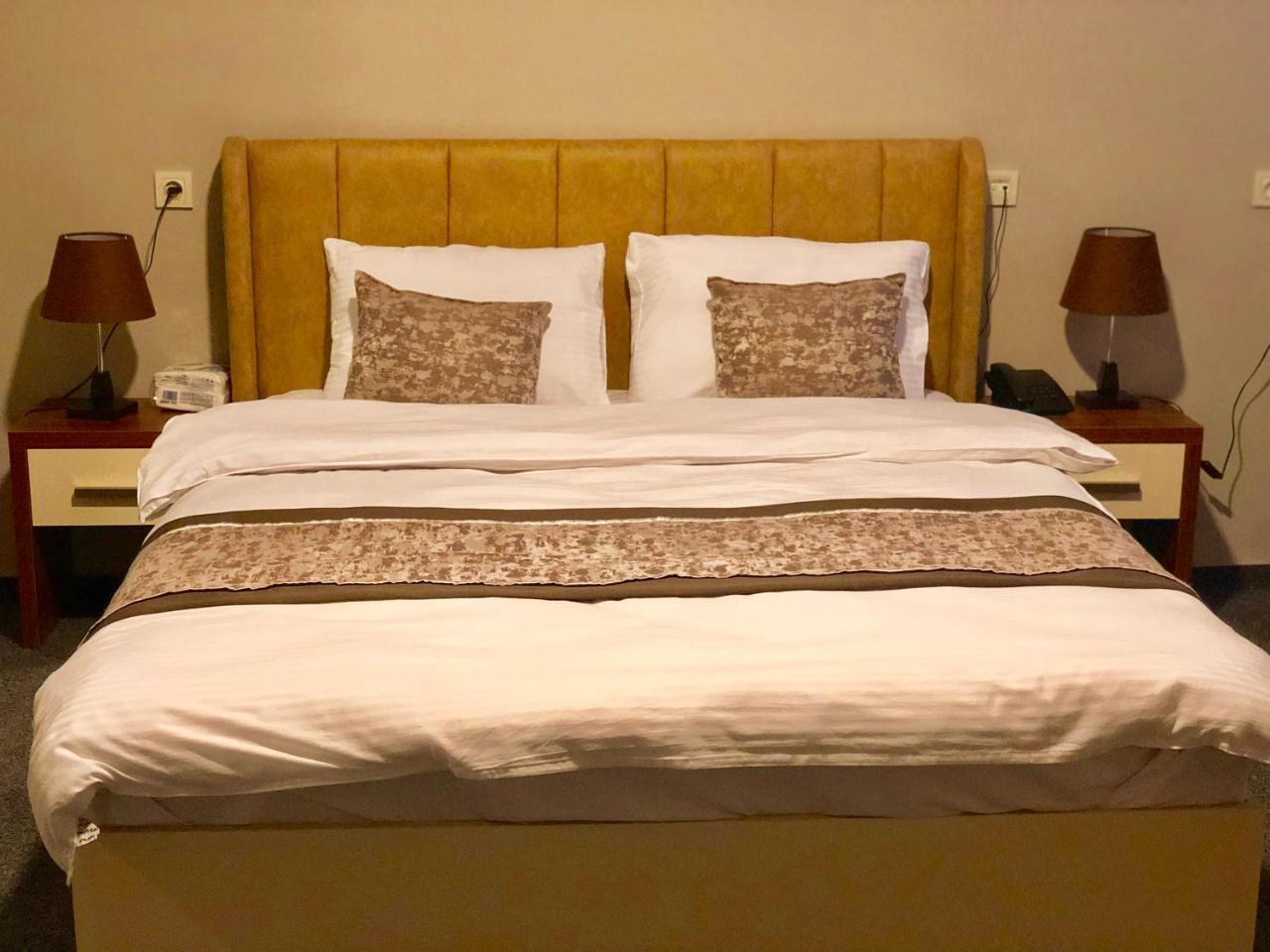 Tbili Hotel Tbilisi Bagian luar foto