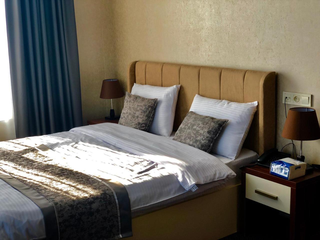Tbili Hotel Tbilisi Bagian luar foto