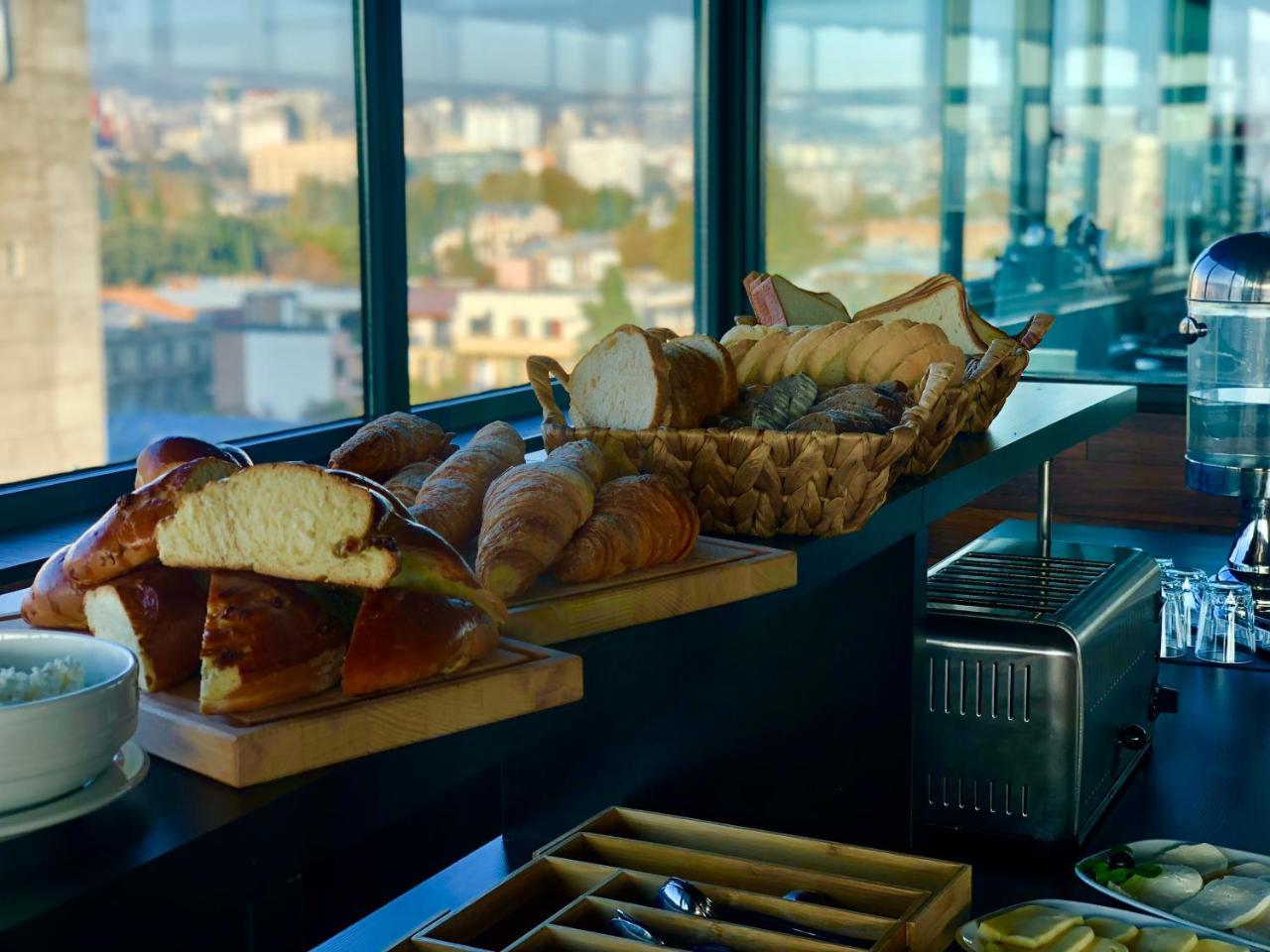 Tbili Hotel Tbilisi Bagian luar foto